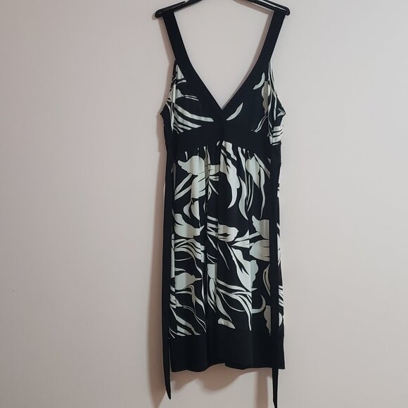 Black & White Floral Pattern Dress [Twenty One] [Size M] - Picture 2 of 4